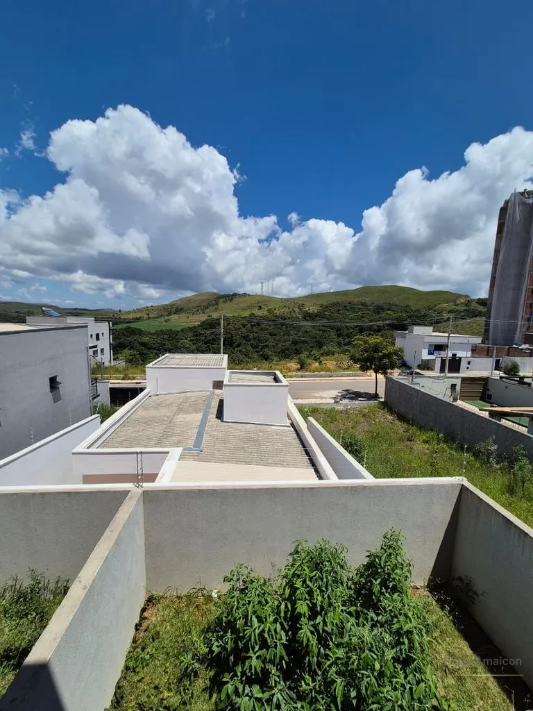 Imagem Sobrado à Venda com 2 suítes no bairro Jardim Florença, em Poços de Caldas - MG