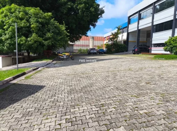 Imagem Galpão com 2200m2 em Alphaville.