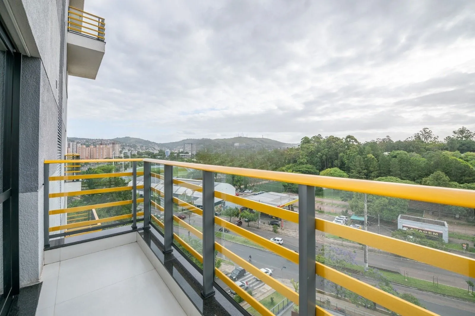 Imagem Yellow residence Apartamento de 2 Dormitórios Semimobiliado com 2 Vagas Próximo a Pucrs