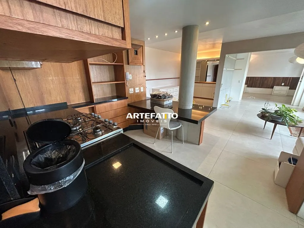 Imagem Este apartamento reformado está localizado em uma das regiões mais práticas