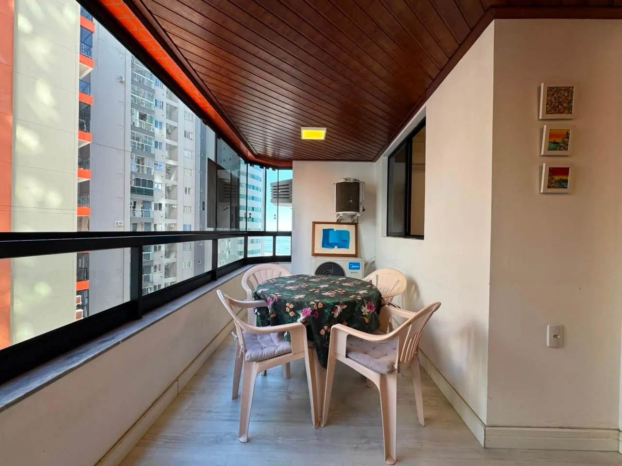 Imagem Apartamento com vista para o mar à venda com 107.28m2 por R$ 1.700.000,00