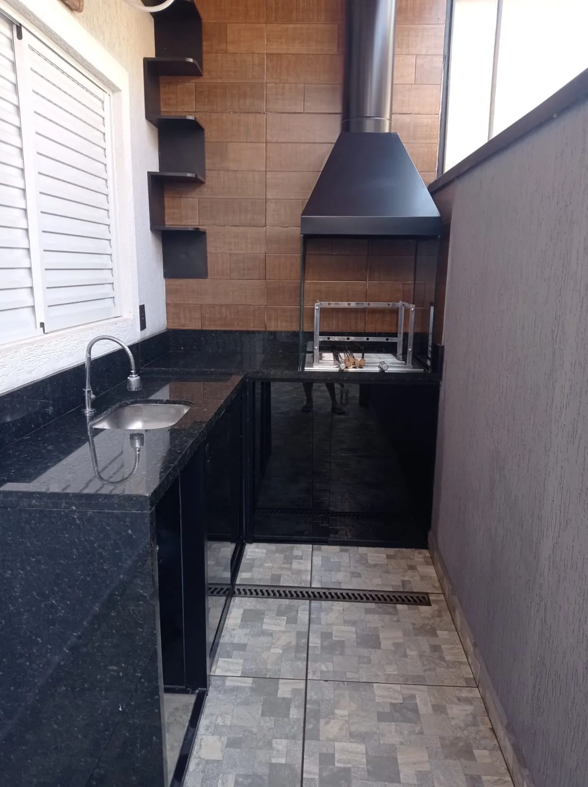 Imagem Casa à venda com 3 dormitórios sendo um suíte com uma bela área gourmet, Vila dos Comerciários 2, Taubaté, SP