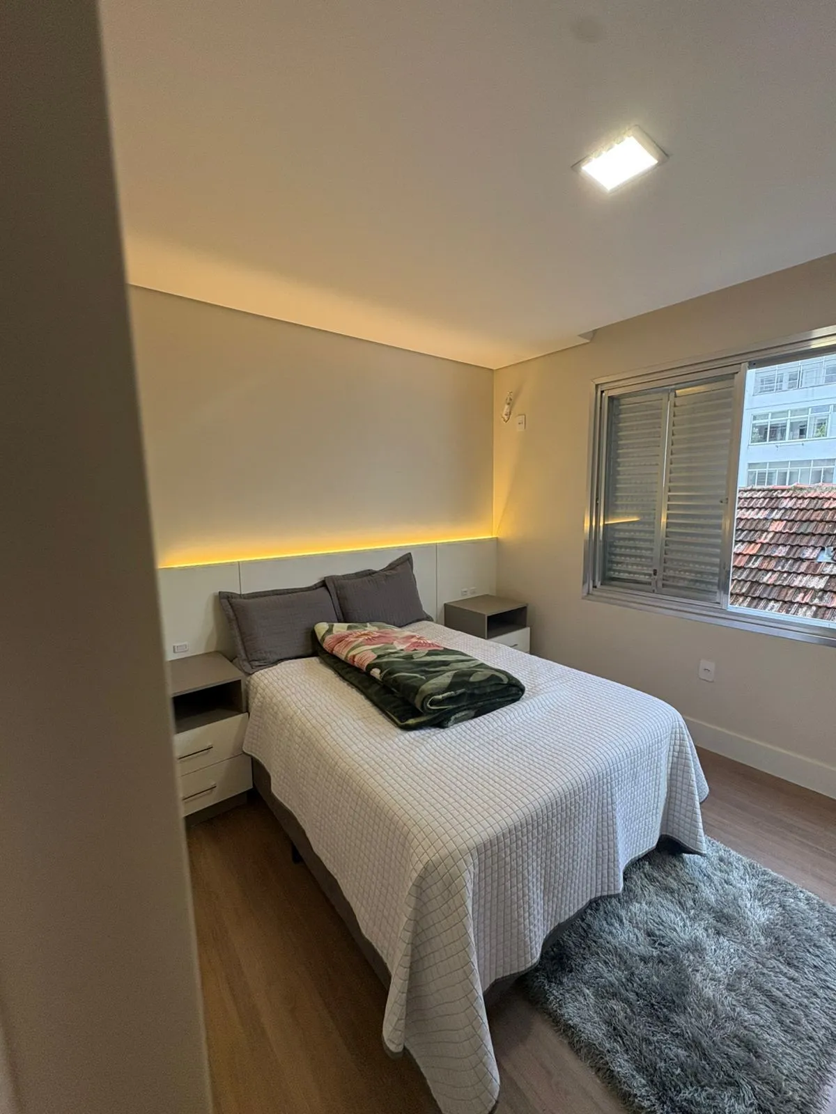 Imagem Apartamento com 02 quartos (01 suíte) no Bairro Cidade Baixa em Porto Alegre