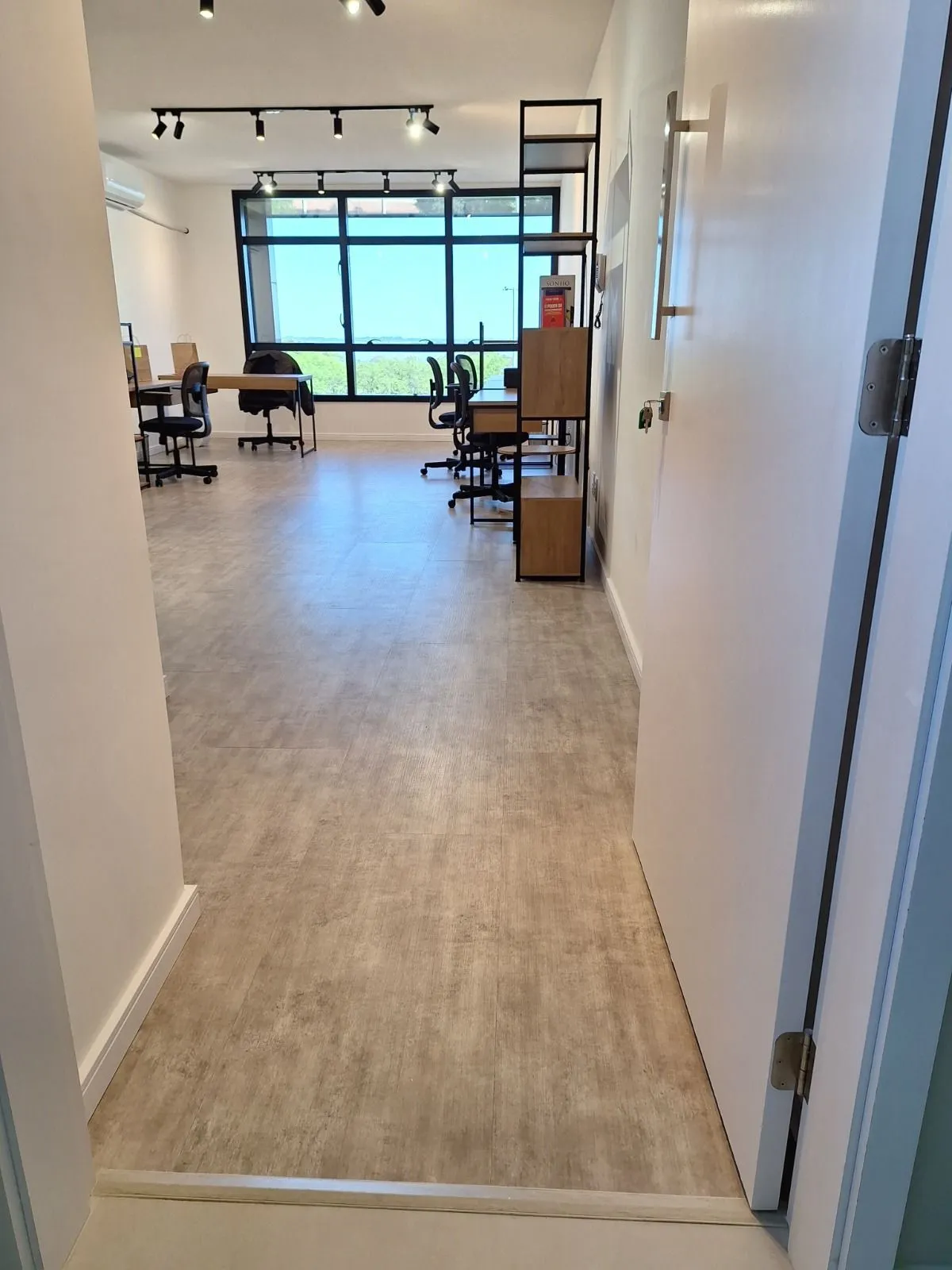 Imagem Sala Comercial mobiliada no Menino Deus