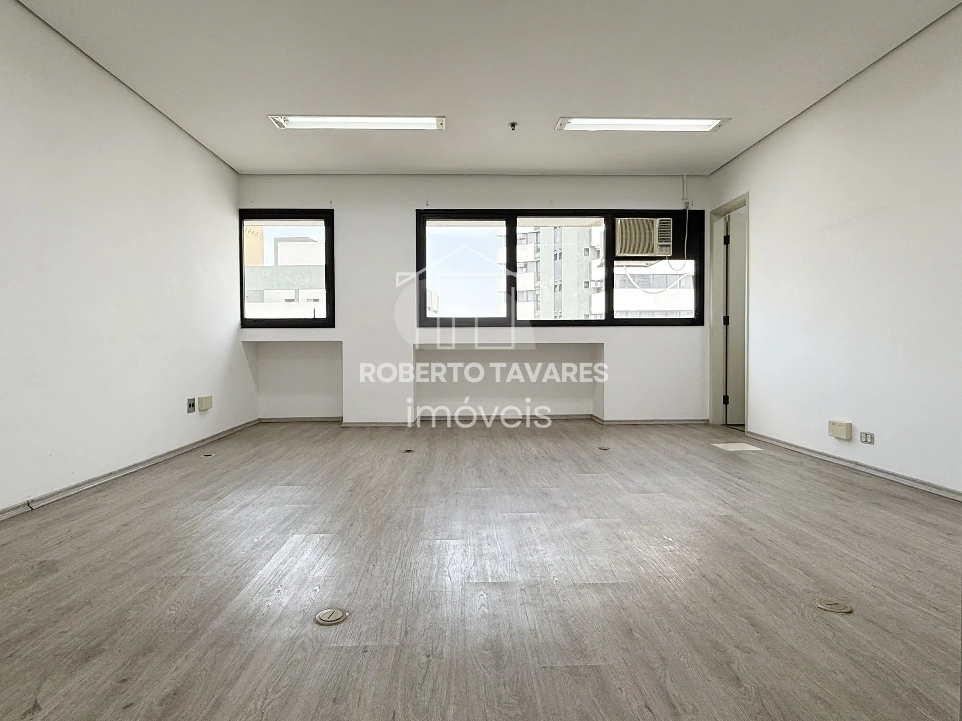 Imagem Prédio monousuário, com 11 andares, 1723m² de área útil, 4032m² de área total, 33 vagas de garagem.