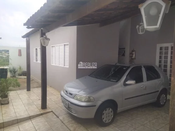 Imagem Casa à venda no bairro Conjunto Costa Telles I, Uberaba - 3 quartos e 4 vagas de garagem!
