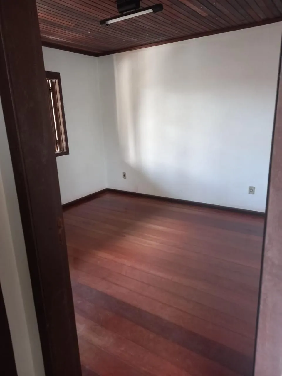 Imagem Ampla Casa residencial com 4 quartos, 3 banheiros e 1 suíte garagem