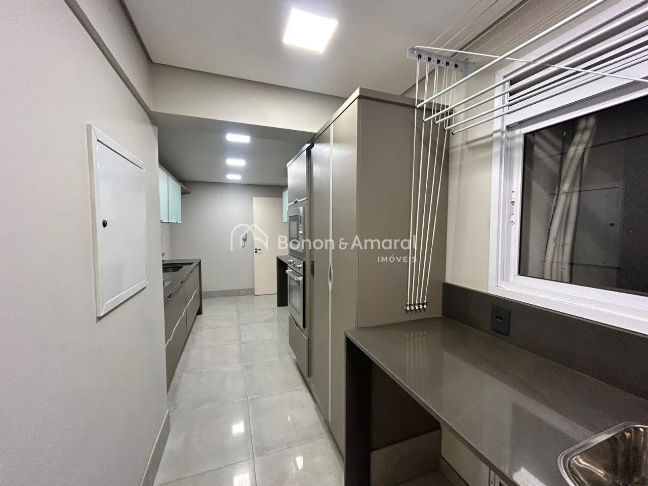 Imagem Alto Padrão no Cambuí - 2 Suítes, Varanda Gourmet, Andar Alto e Vista Privilegiada