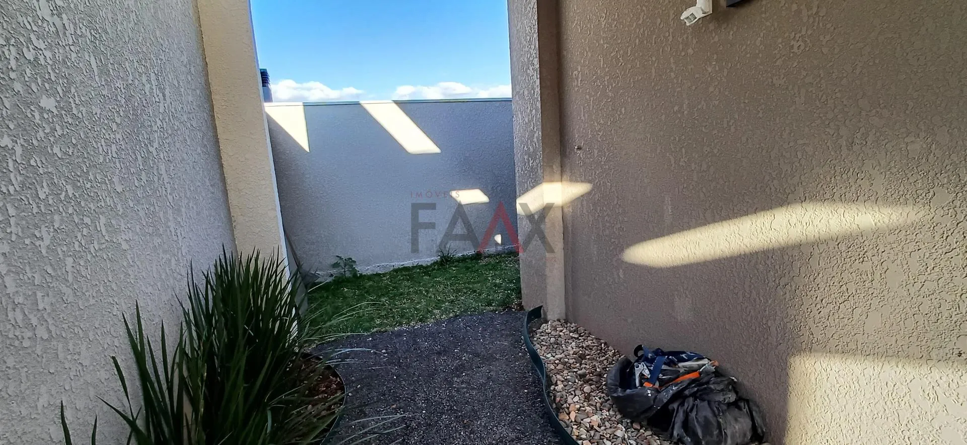 Imagem Sobrado á venda de 138m² no João Gelinski com 2 vagas em Guarapuava PR