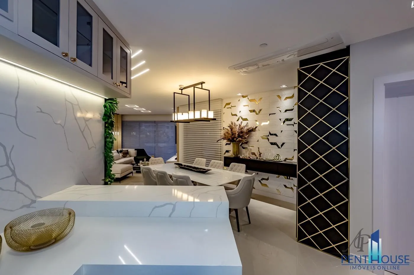 Imagem Apartamento com Terraço para Venda em Balneário Camboriú, CENTRO, 4 dormitórios, 4 suítes, 5 banheiros, 3 vagas