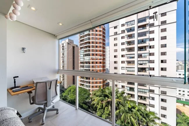 Imagem Apartamento à venda na Vila Nova Conceição com 3 quartos sendo 2 suítes, 2 salas, 3 banheiros, 2 vagas, 95m².