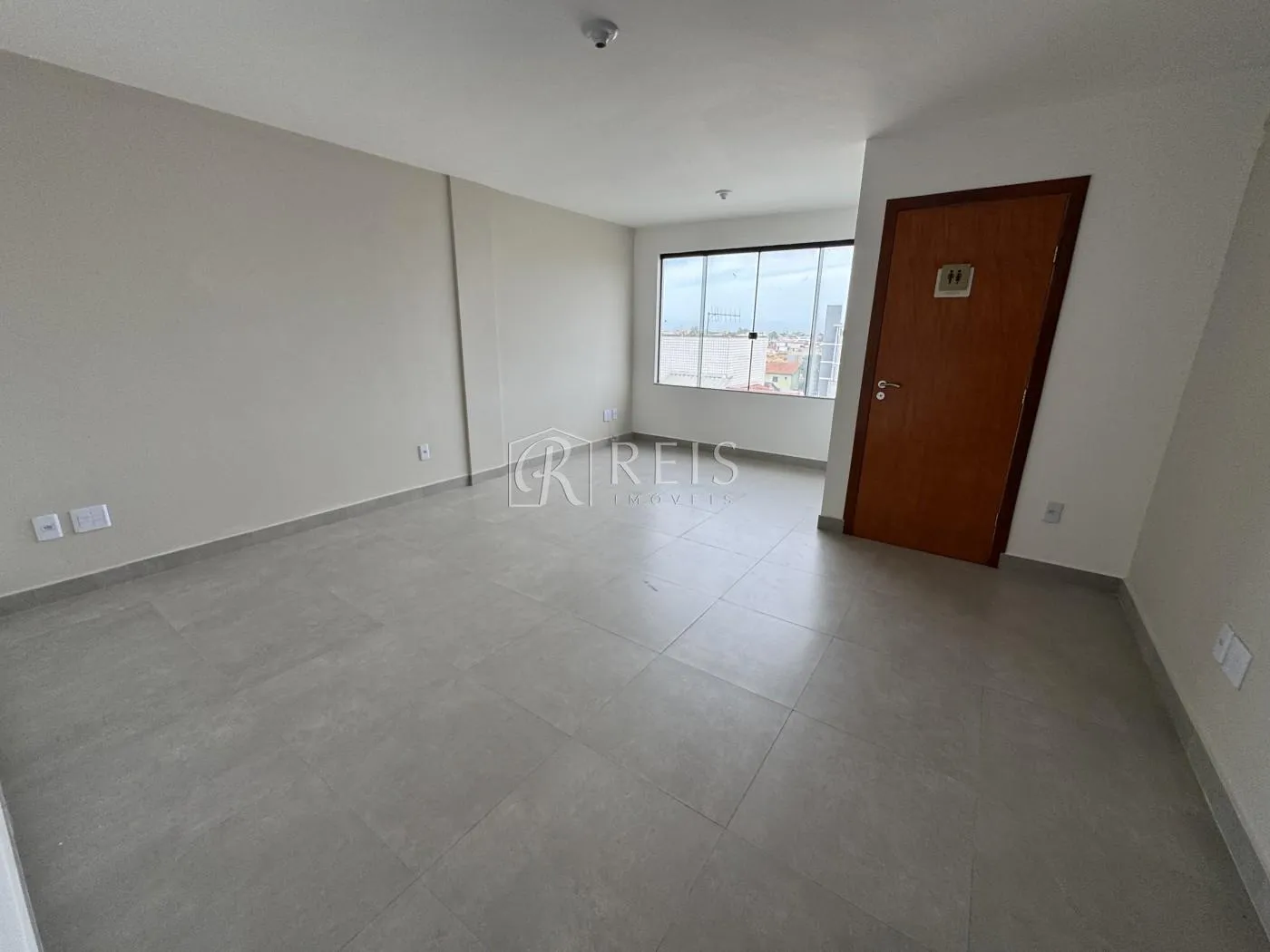 Imagem Sala Comercial para Locação em Rio das Ostras, Village Rio das Ostras, 1 banheiro