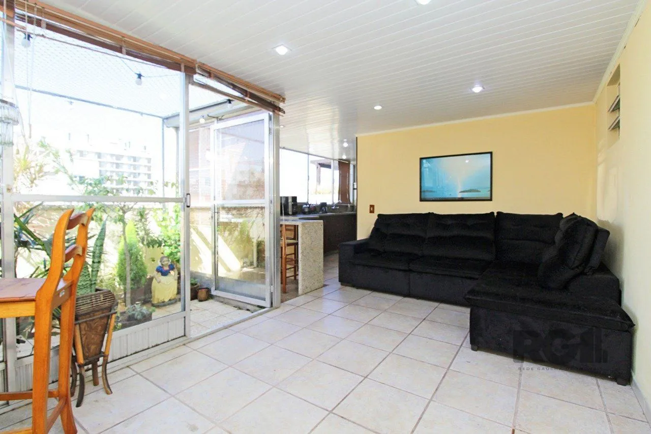 Imagem Cobertura duplex de 2 dormitórios garagem e semi-mobiliado, bairro Cidade Baixa.