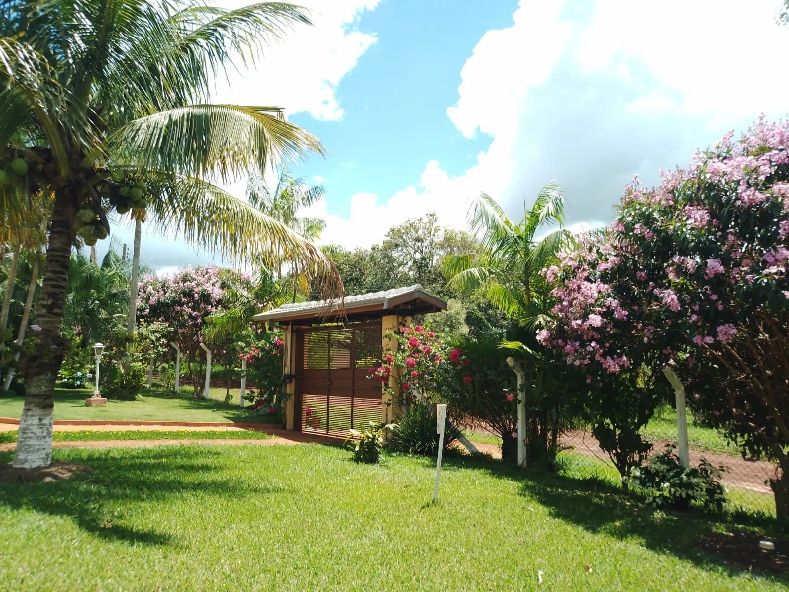 Imagem Imperdível casa de 5 quartos em condomínio no Estribo, Avaré-SP: 1 suíte, 1 sala, 4 banheiros, 4 vagas, 265m².