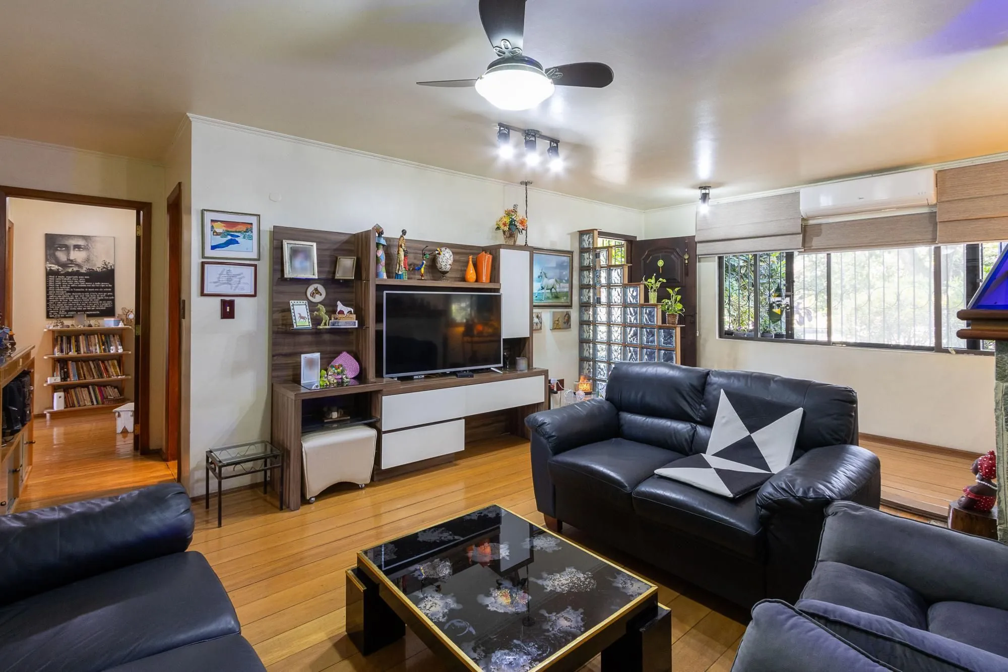 Imagem Casa com 3 quartos (1 suite), 4 vagas - Vila Nova