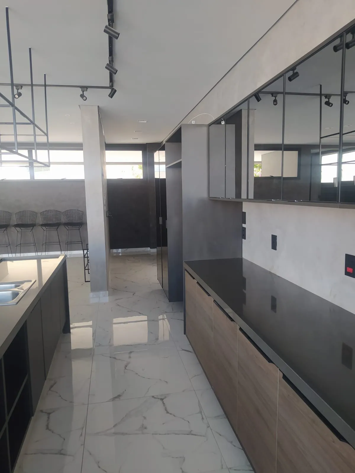 Imagem Venda Chácara Ondina de 300m² Com 4 Suítes Sorocaba/SP