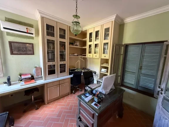 Imagem Linda Casa em Condomínio de Alto Padrão em Jaguaribe, Salvador-BA: 5 Quartos, 2 Suítes, 4 Salas, 4 Vagas - 333m²!