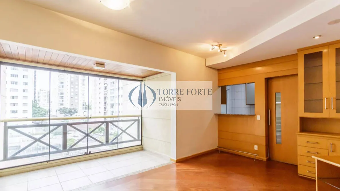 Imagem Lindo apartamento com 3 dormitórios, 2 vagas e varanda em Moema