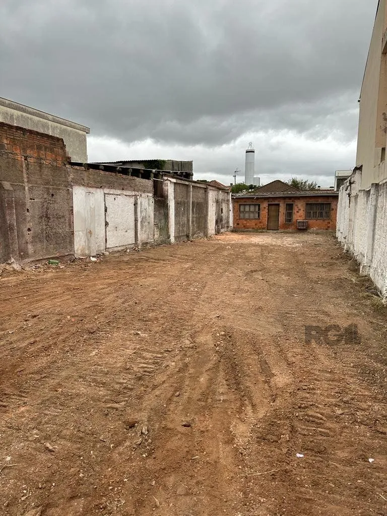 Imagem Terreno no Bairro São João: Ótimo para Comércio e Investimentos!