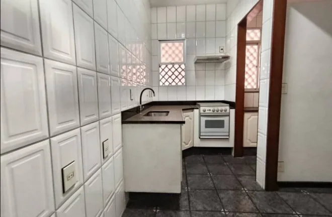Imagem APARTAMENTO COM 03 QUARTOS, VAGA DE GARAGEM NO CENTRO!!!!!