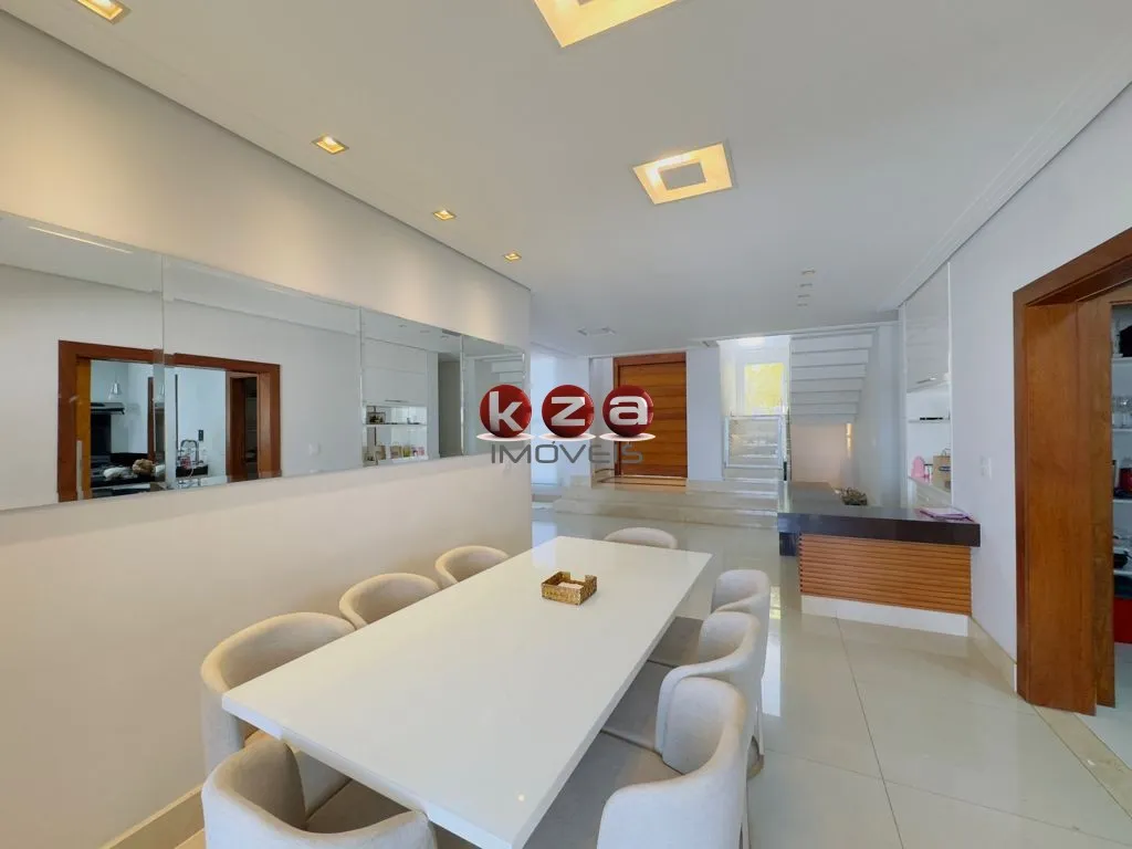 Imagem Luxuosa casa em condomínio à venda em Valinhos-SP, no Condomínio Porto Seguro Village: 3 quartos, 3 suítes, 2 salas, 5 banheiros, 2 vagas, 454m².