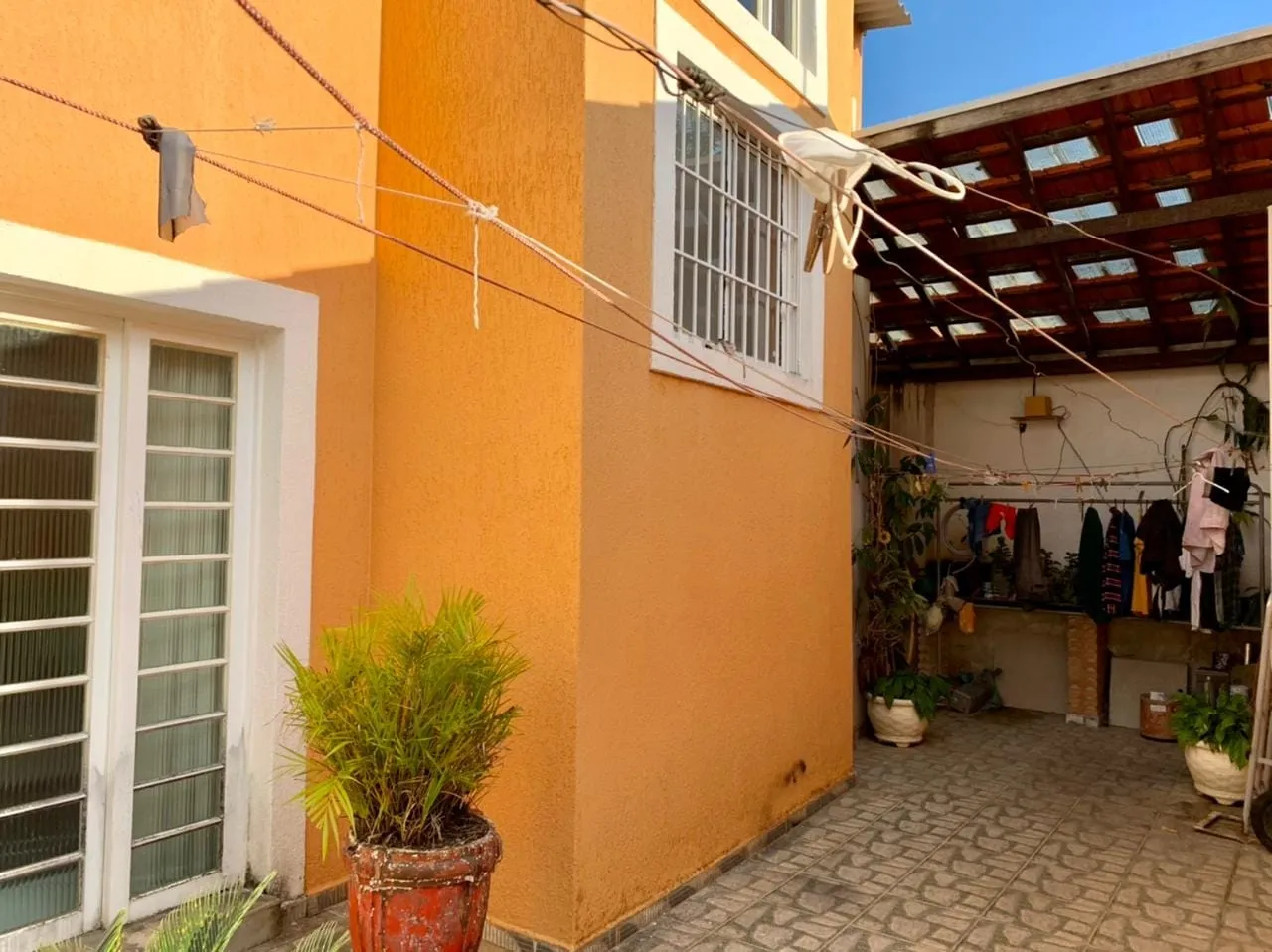 Imagem Comercial para Locação 6 Quartos, 3 Suites, 4 Vagas, 400M², Centro, Taubaté - SP