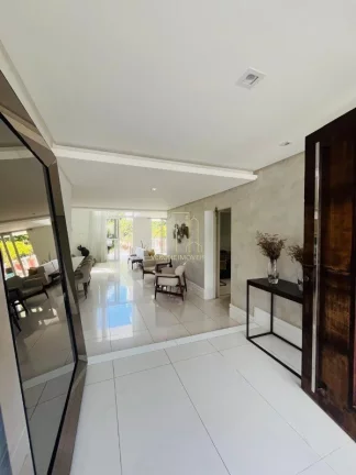 Imagem Casa Alto Padrão à Venda em Alphaville Salvador I | 600m² Privativos | 4 Suítes | Energia Solar | Espaço Gourmet