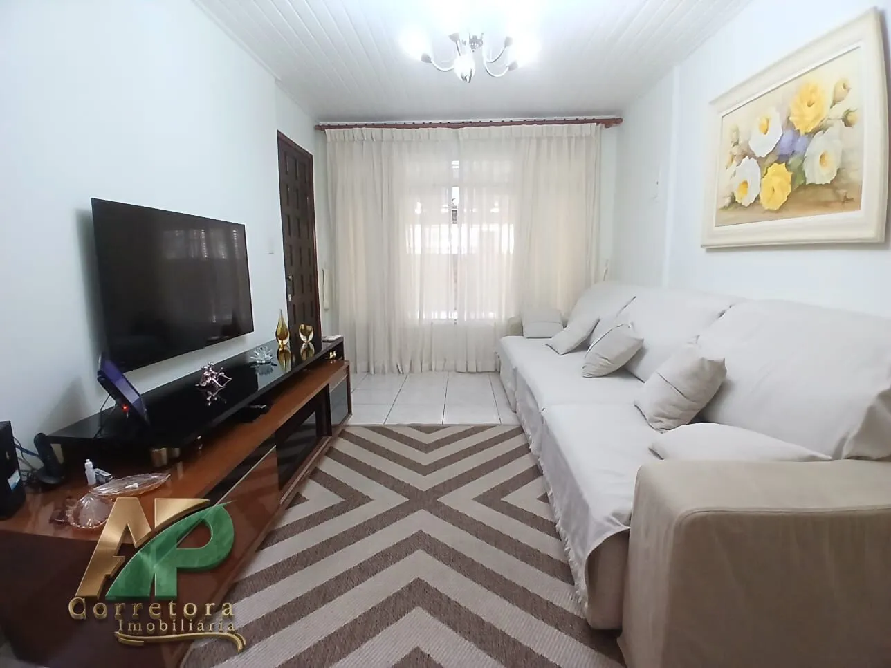 Imagem Oportunidade na Vila Rica SP: Casa Ampla com 4 Dorms (2 Suítes) por R$ 590 Mil!