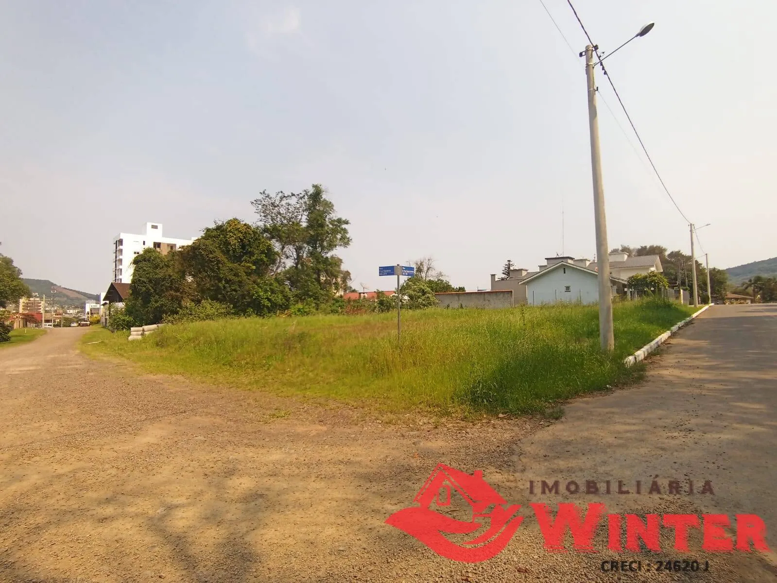 Imagem Terreno de esquina plano.