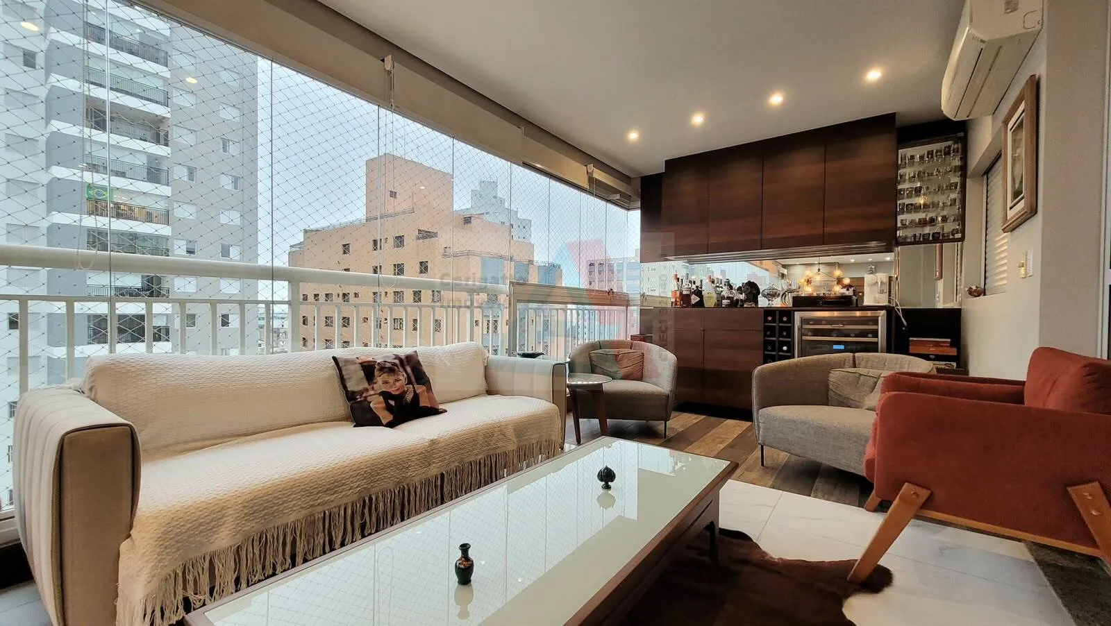 Imagem APARTAMENTO ALTO PADRÃO! SÃO 4 SUITES, 4 VAGAS DE GARAGEM, LAZER COMPLETO,