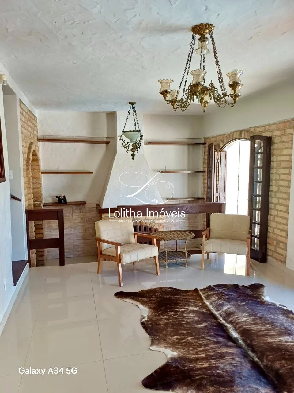 Imagem CASA À VENDA COM 5 QUARTOS NO BAIRRO ABRAÃO - FLORIANÓPOLIS/SC.