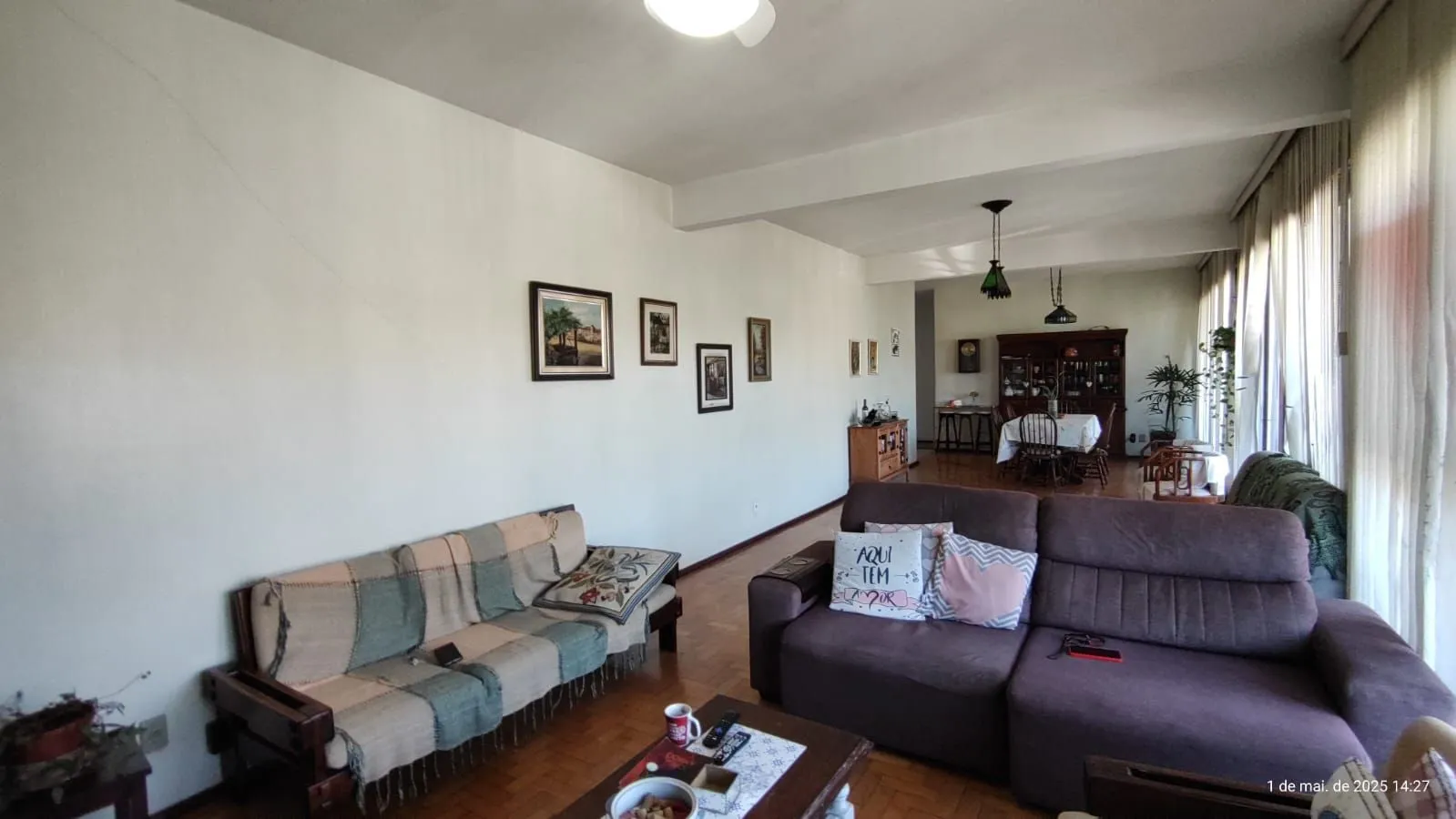 Imagem Apartamento de 4 dormitórios, 2 suítes, living amplo e arejado com sacada.