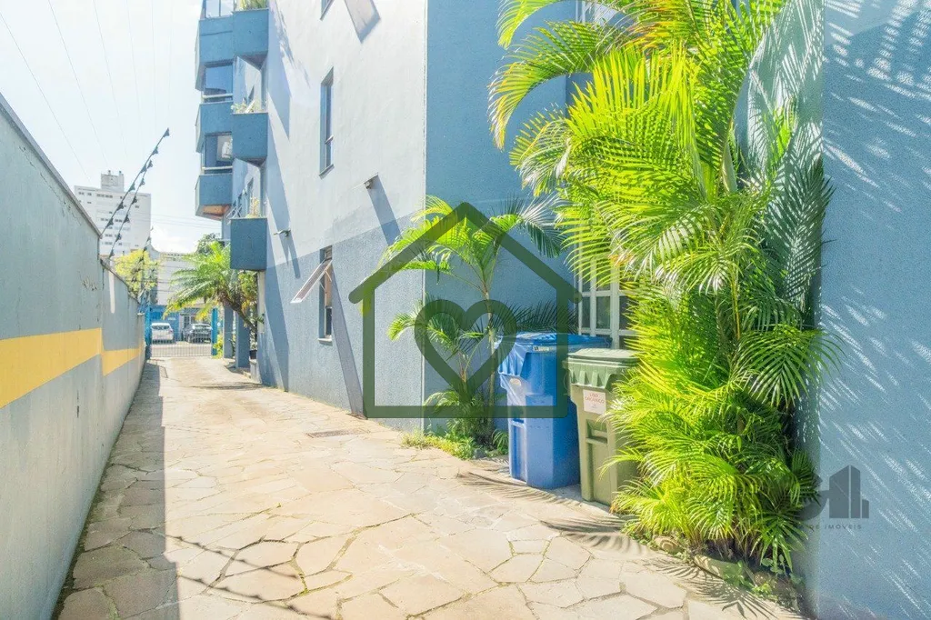 Imagem Apartamento de um quarto (dormitório), sacada e uma vaga de garagem no bairro Santana em Porto Aleg...