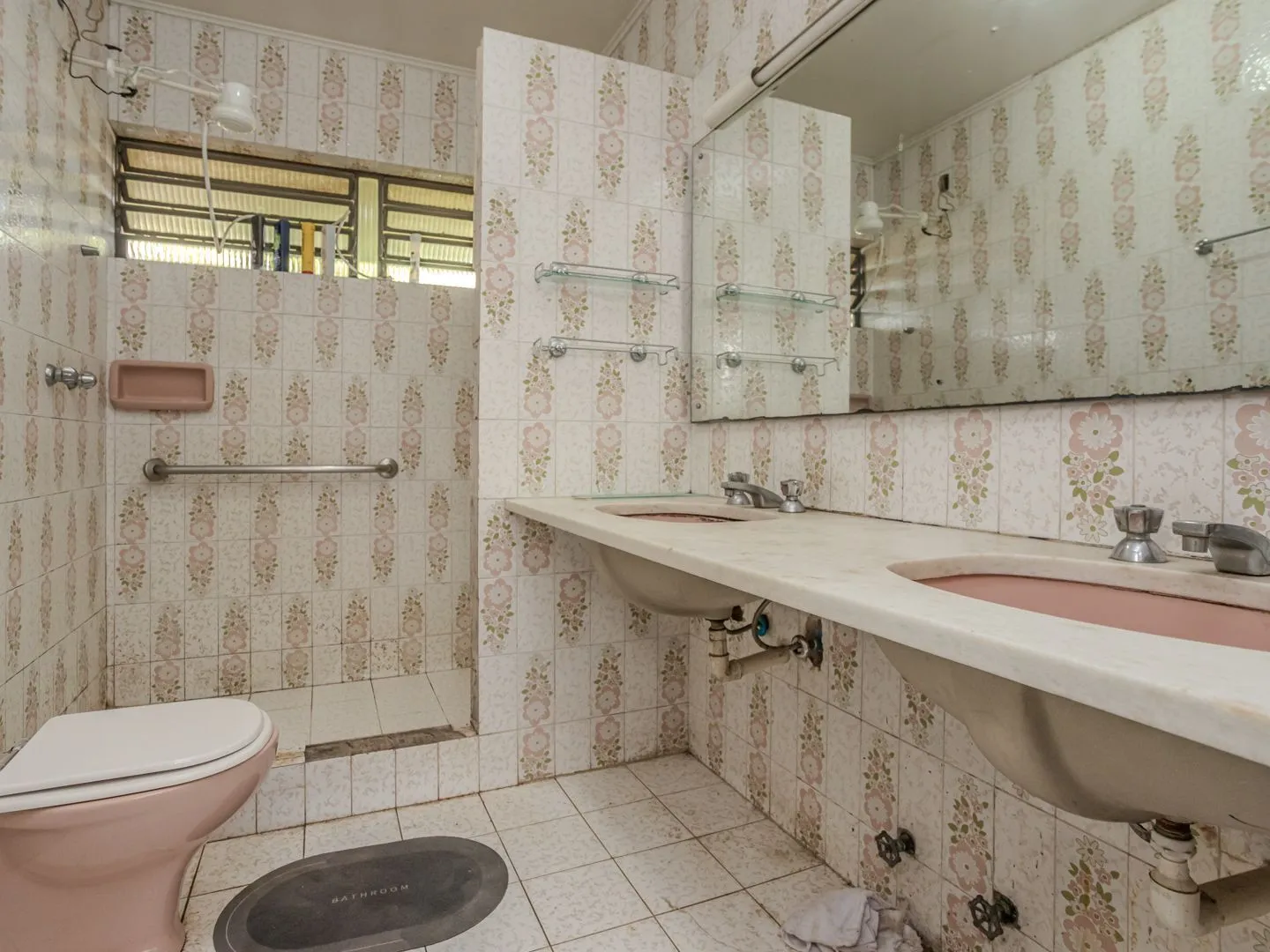 Imagem Casa sobrado no Menino Deus de 3 dormitórios e 3 vagas