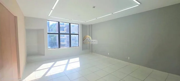 Imagem Sala comercial reformada, andar alto e vista livre. Copa e banheiro. Condomínio baixo. Em Brotas, p
