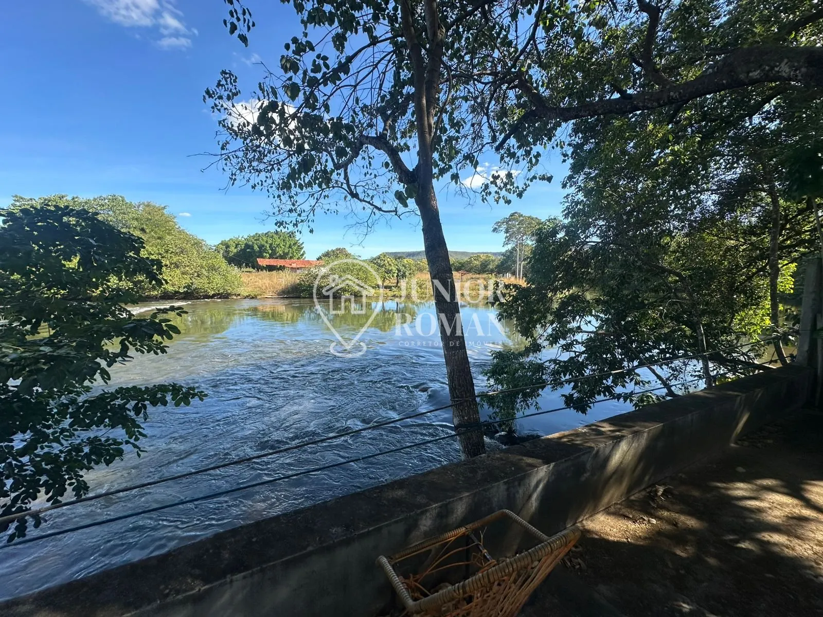 CHÁCARA COM PISCINA E BEIRA RIO - PRÓXIMA A SÃO DESIDÉRIO