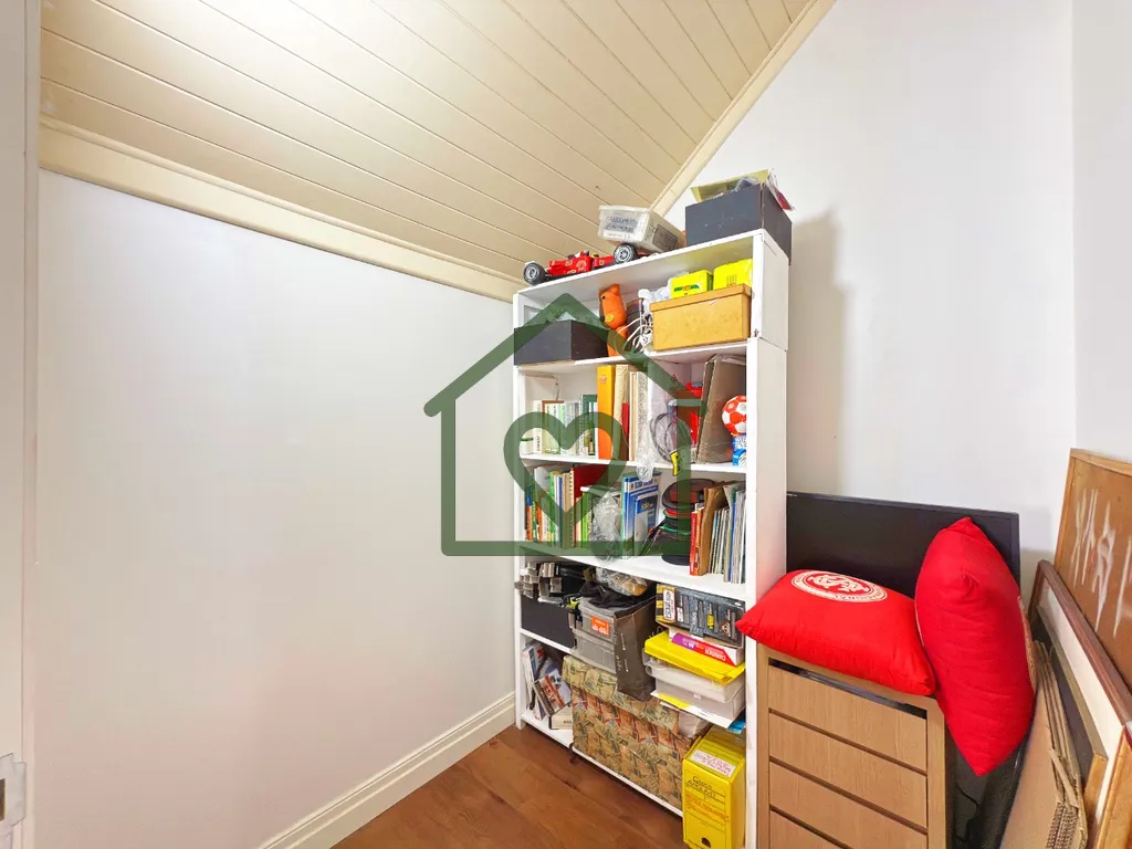 Imagem Casa semimobiliada em condomínio com infraestrutura completa, localizada no bairro Jardim Carvalho....