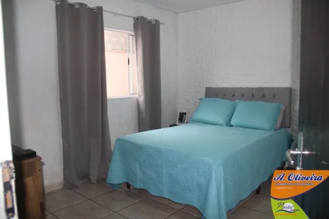 Imagem Linda Casa 04 Dormitorios (sendo 01 Suíte) - 200 Metros da Praia