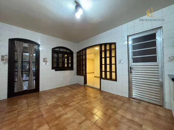 Imagem Casa com 3 quartos para alugar, 113 m² por R$ 3.285/mês - Boqueirão - Curitiba/PR