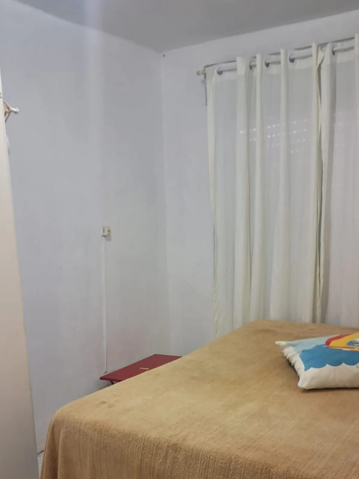 Imagem Casa no centro de Tramandaí com 3 dorm, 2 banh + edícula completa, garagem 2 carros com churrasqueira, próxima à Av. Fernandes Bastos.