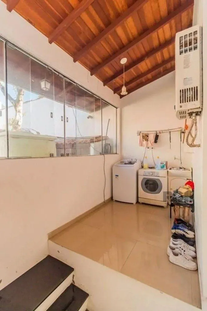 Imagem Casa com 3 dormitórios no bairro Cascata, Porto Alegre