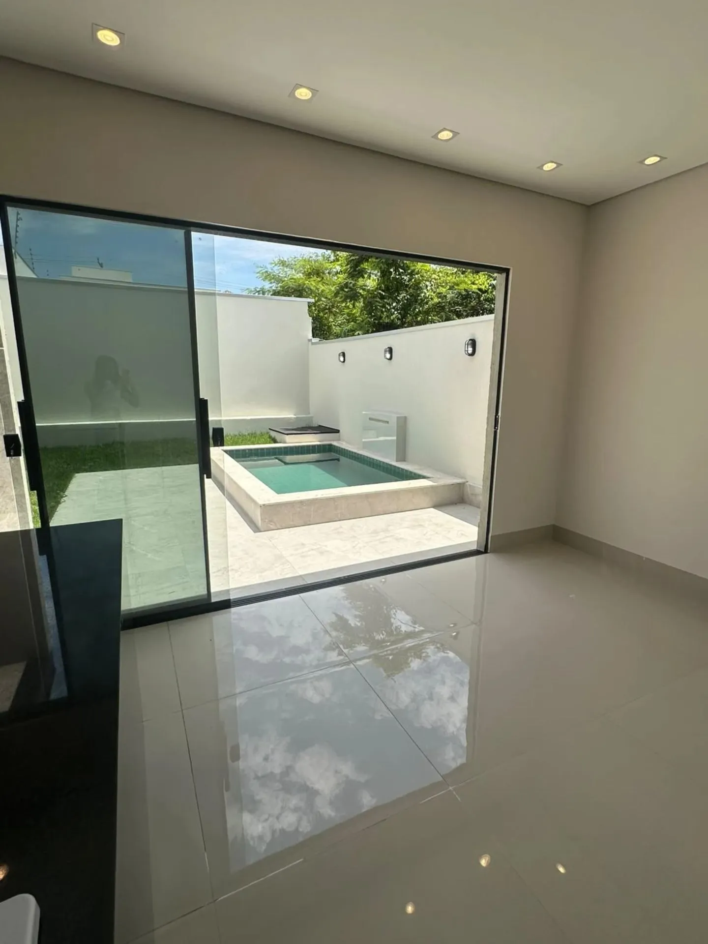 Imagem CASA À VENDA NO JARDIM UNIVERSITÁRIO 3 quartos, sendo 1 suíte master
