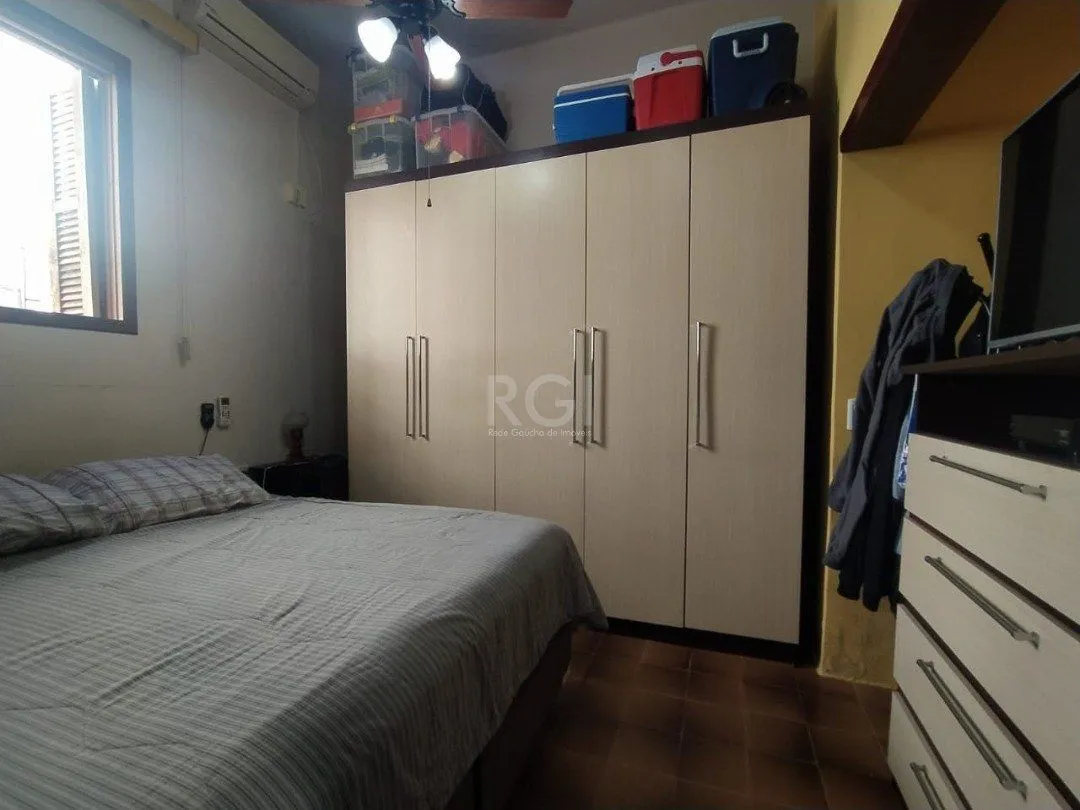 Imagem Casa para Venda - 185m², 3 dormitórios, 5 vagas - Menino Deus