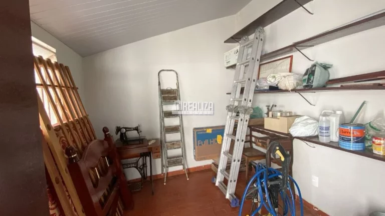 Imagem Casa com 6 dormitórios no bairro Fabrício em Uberaba