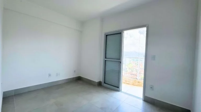 Imagem Conheça este apartamento de luxo com sacada envolvente e área de lazer completa, incluindo piscina, academia e espaço gourmet. O lar dos seus sonhos espera por você. Á venda na Imobiliaria Consulte Imoveis.