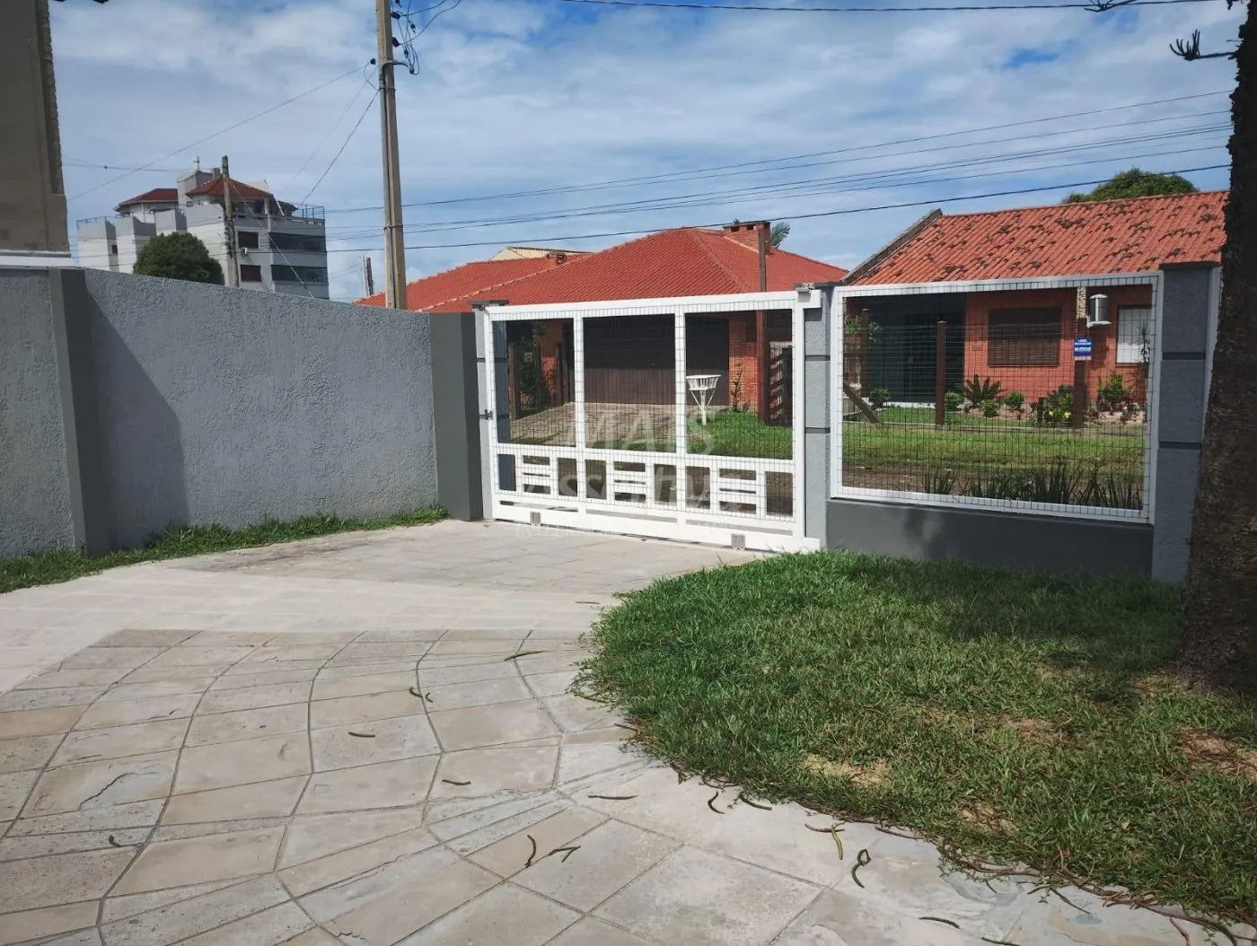 Imagem Excelente casa a venda em Tramandaí - 3 dormitórios, 2 vagas de garagem