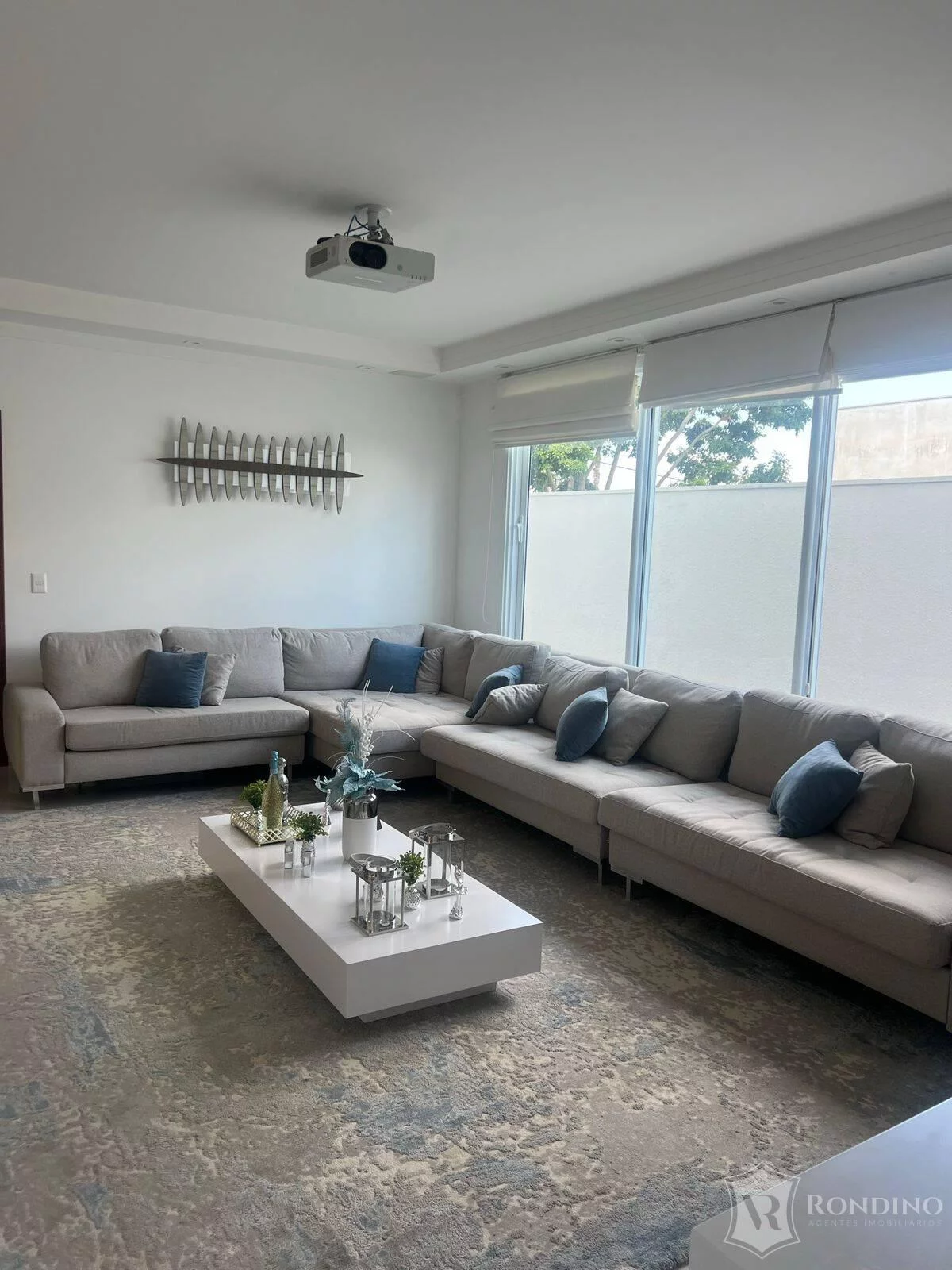 Imagem Casa com 4 suítes, brinquedoteca e área gourmet com piscina aquecida