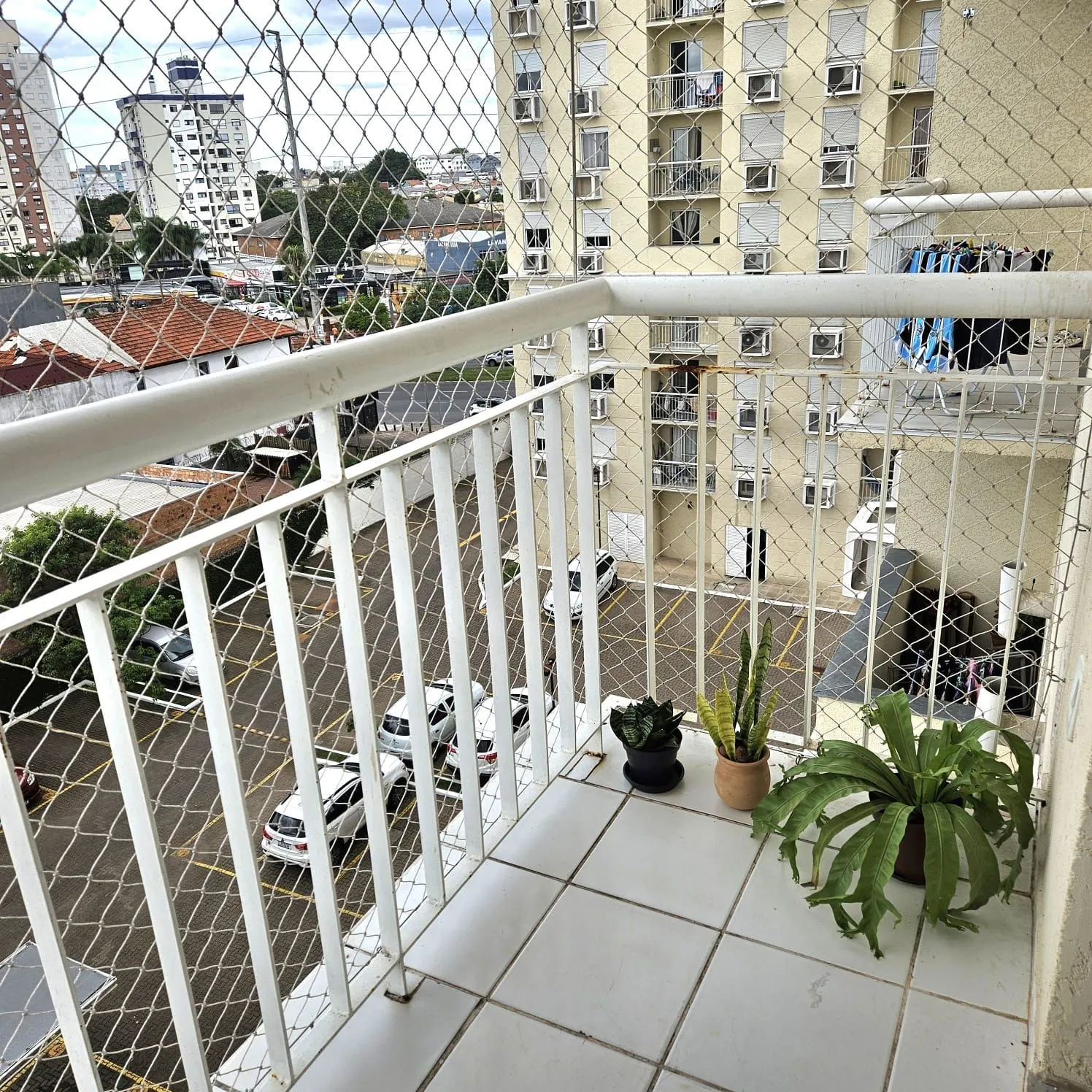 Imagem apartamento de 02 dormitórios com sacada e garagem