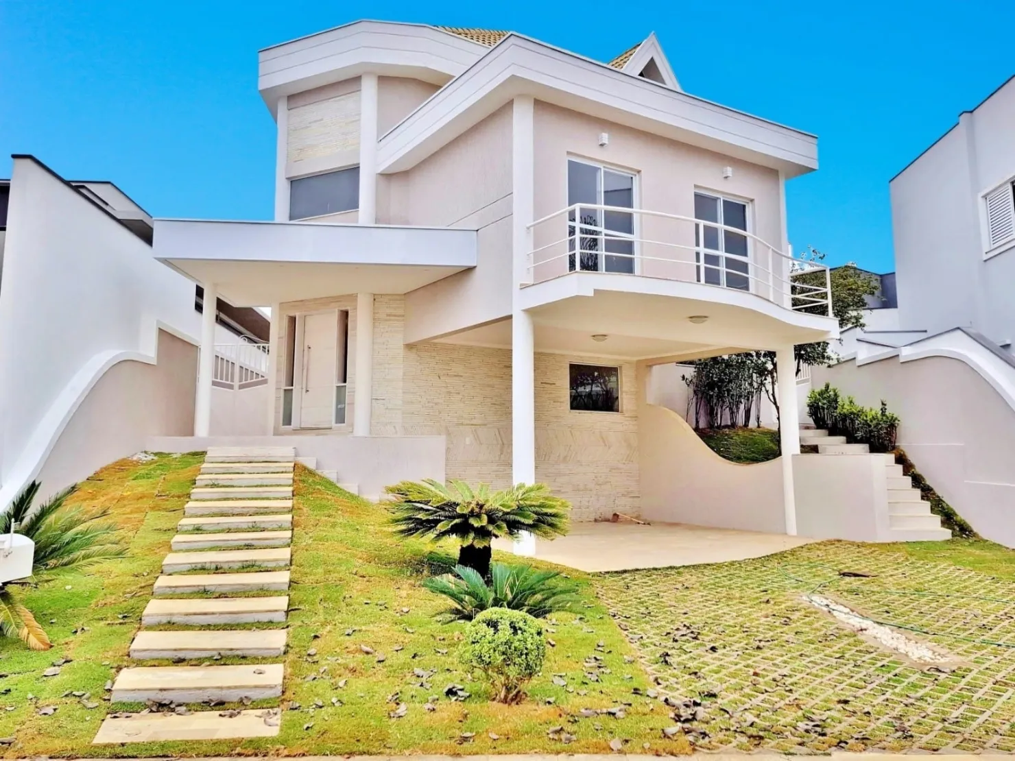 Foto do imóvel Belíssima Casa São 4 suítes com sacada, 6 banheiros, + sala de TV e escritório, sala dupla com l...