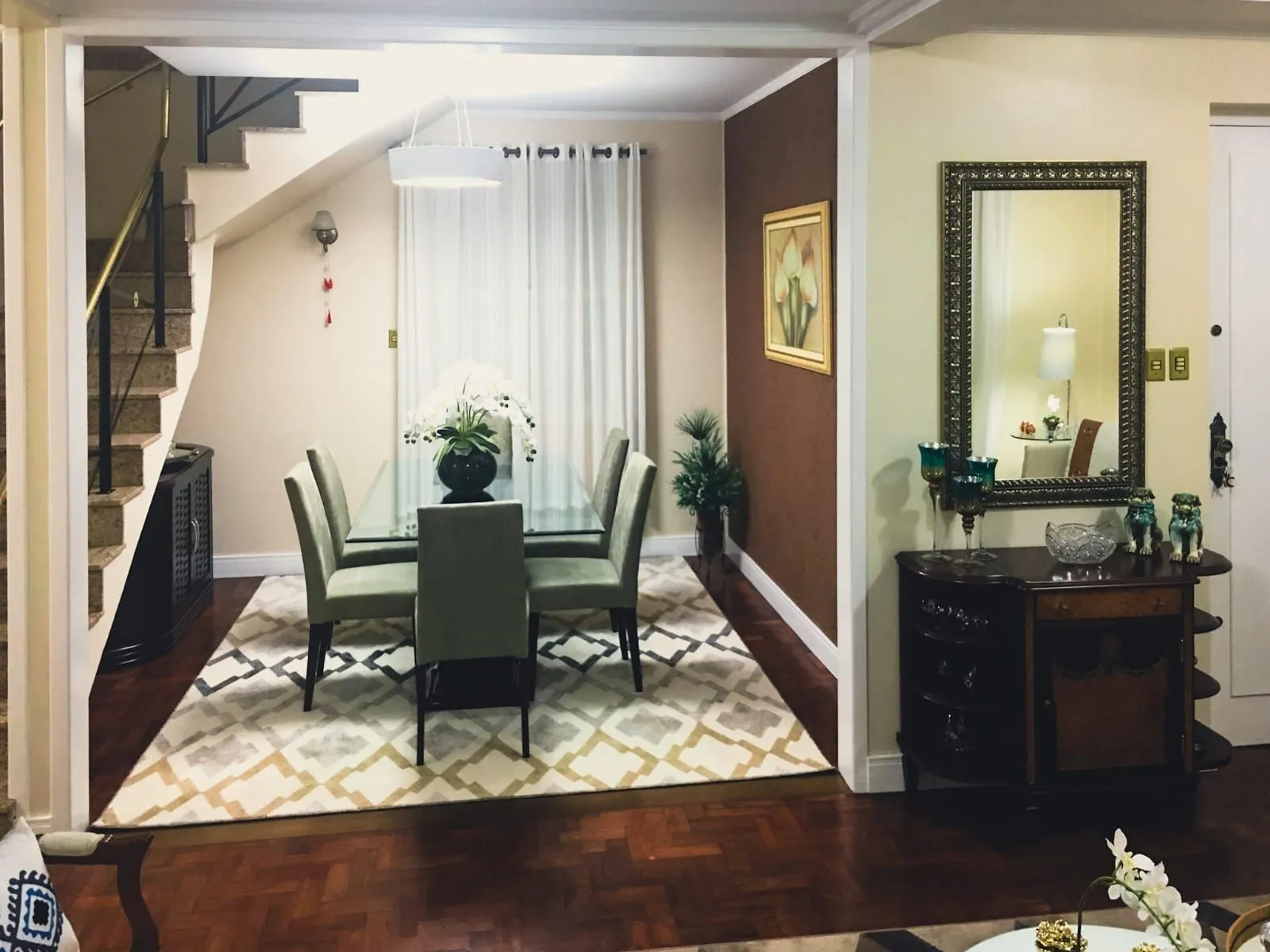 Imagem CASA RESIDENCIAL, REPAGINADA POR ARQUITETO COM MUITA ELEGÂNCIA E CONFORTO!